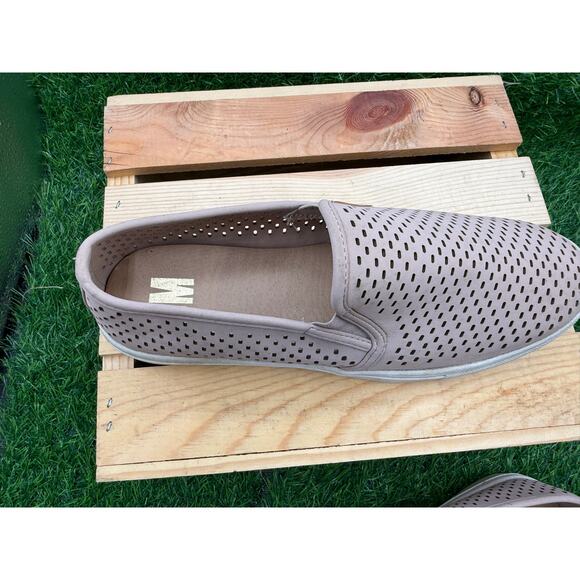 SM- Beige- Slip on Sneaker- Size 10W - Picture 5 of 12